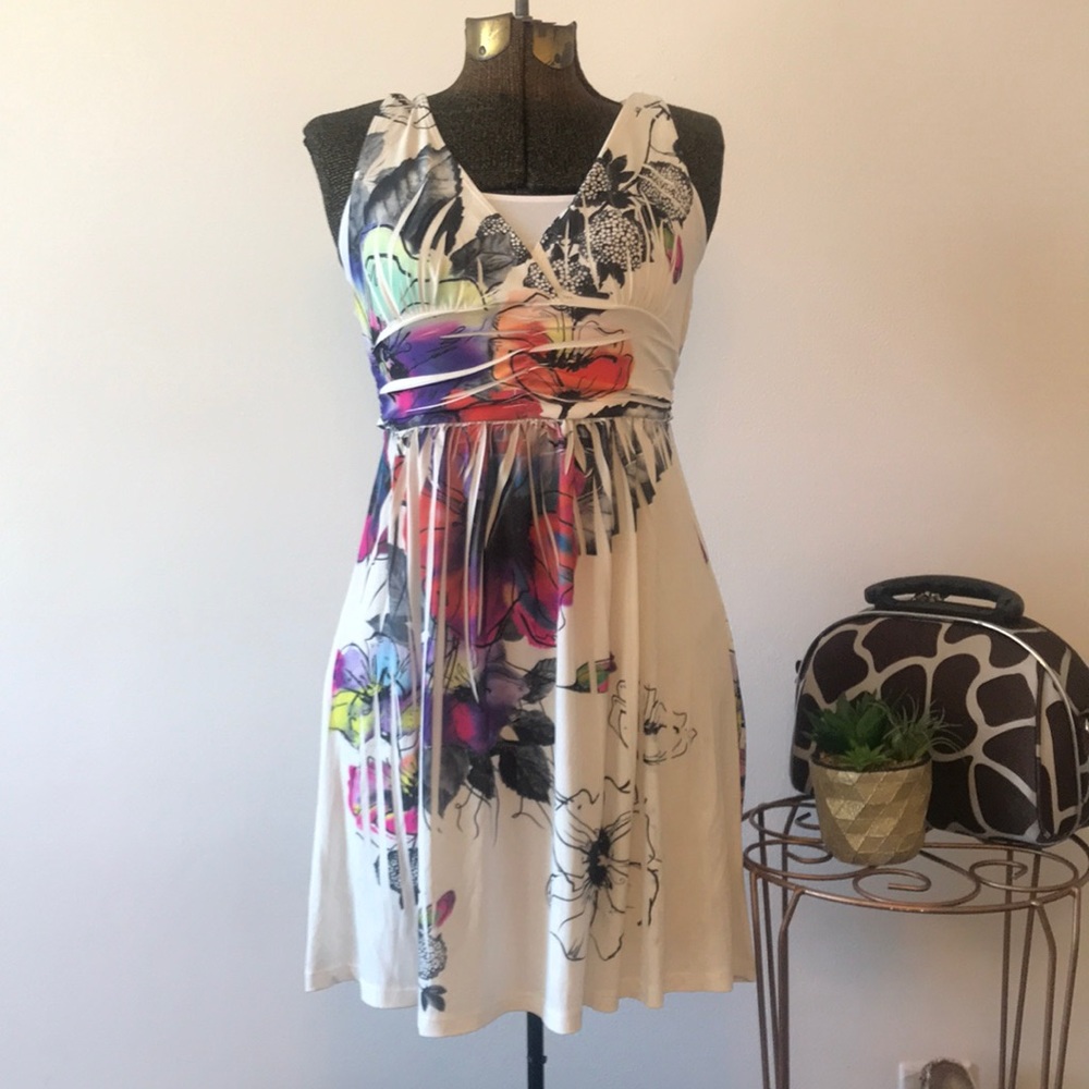 ✨🎁 Free w/ any purchase - Rue21 Dress Tunic White Colorful Floral Sz M
